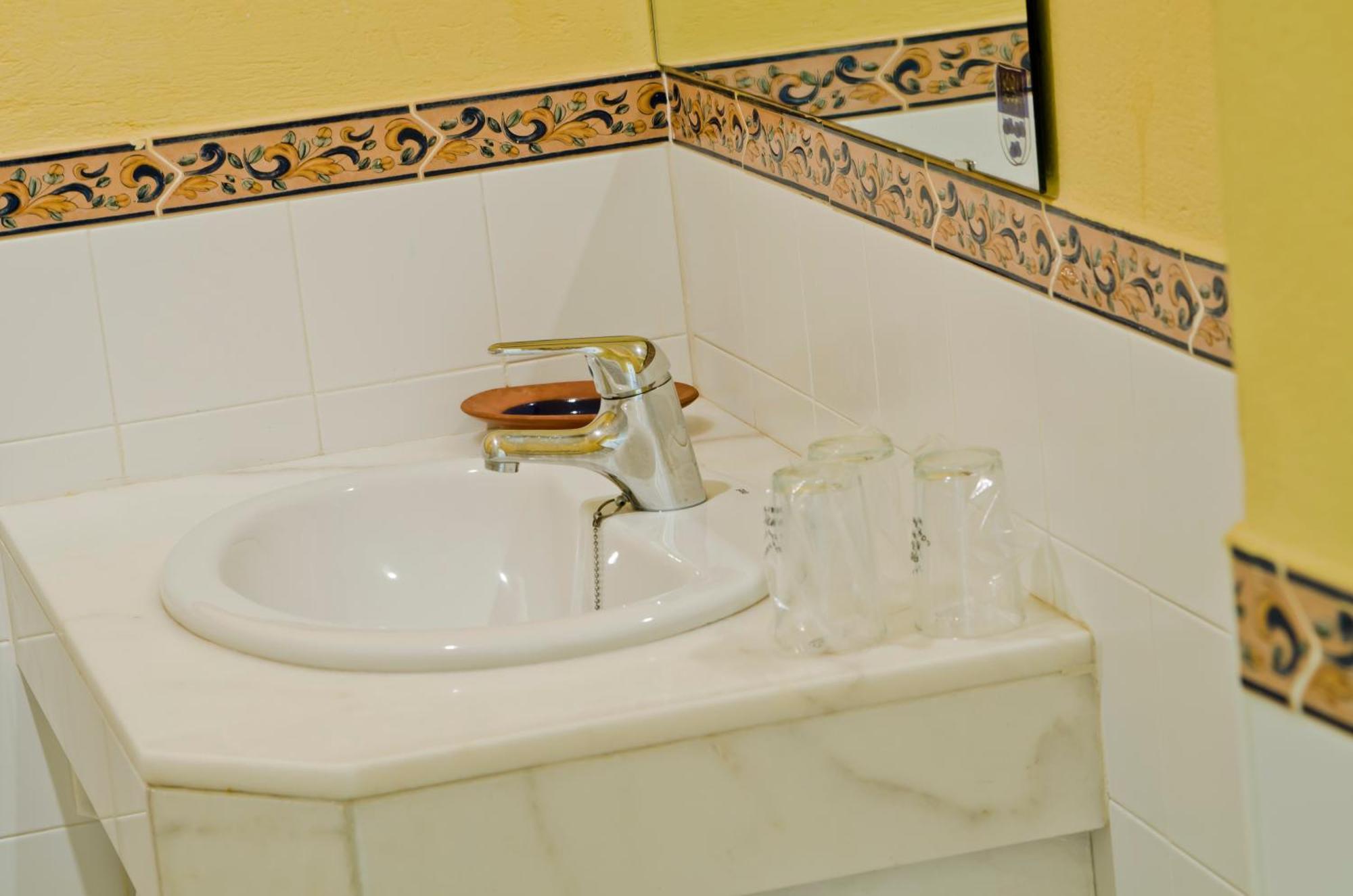 Hostal Sixto Рота Екстер'єр фото