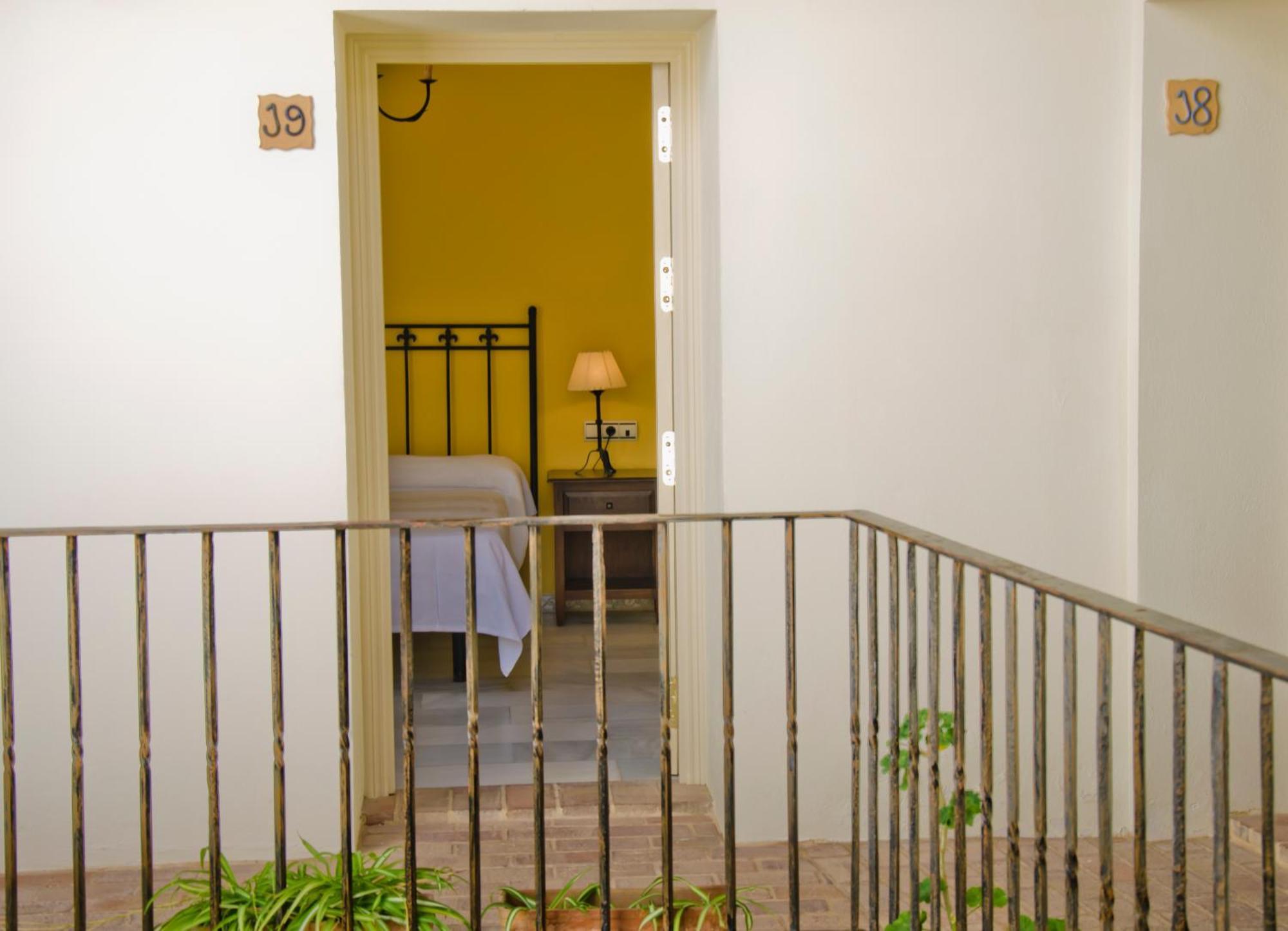 Hostal Sixto Рота Екстер'єр фото