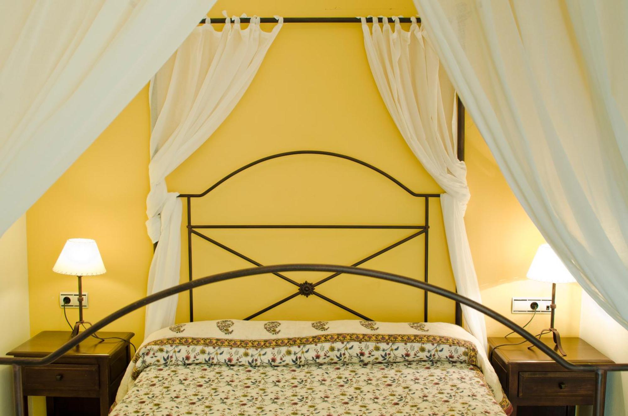Hostal Sixto Рота Екстер'єр фото