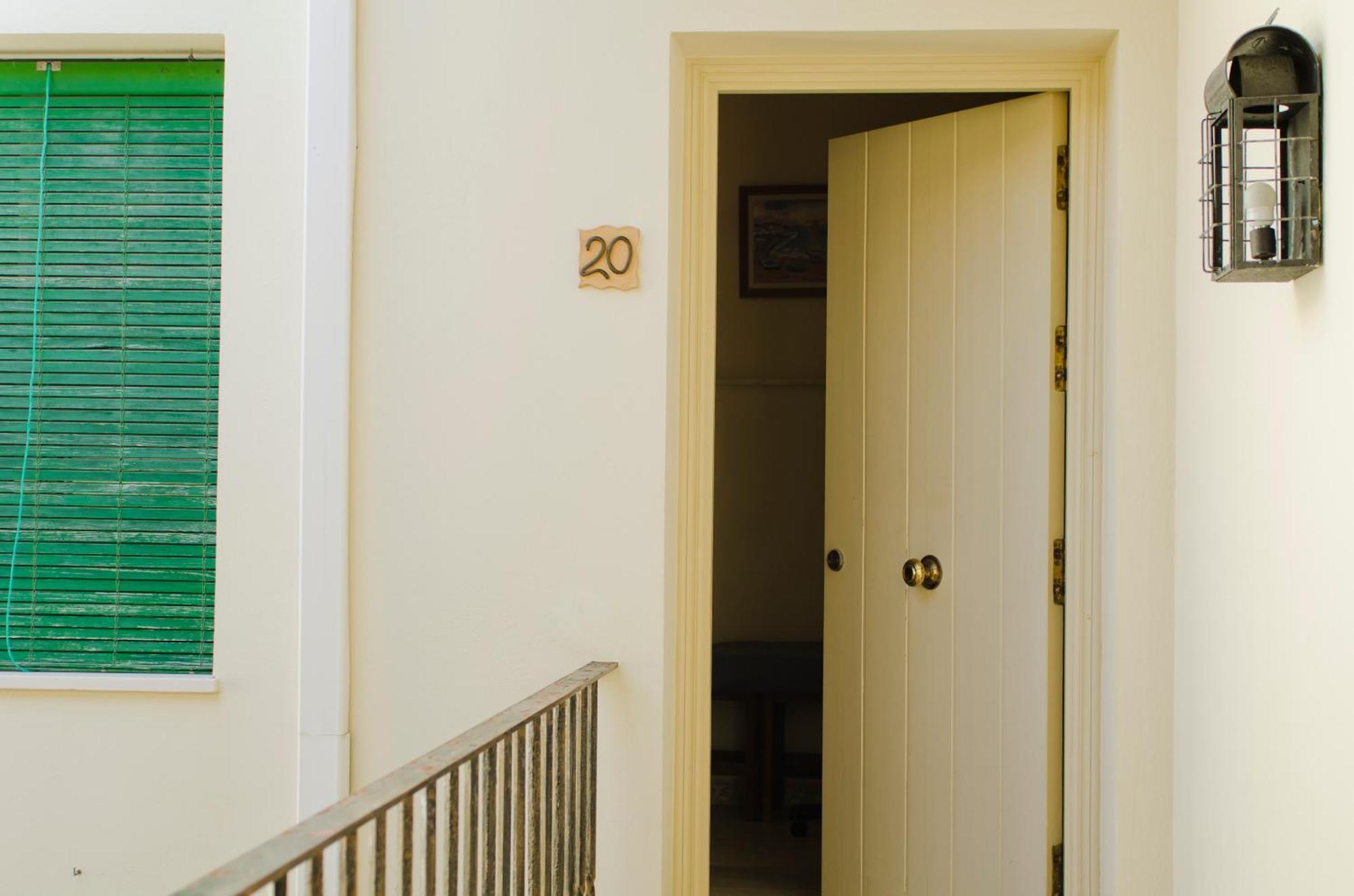 Hostal Sixto Рота Екстер'єр фото