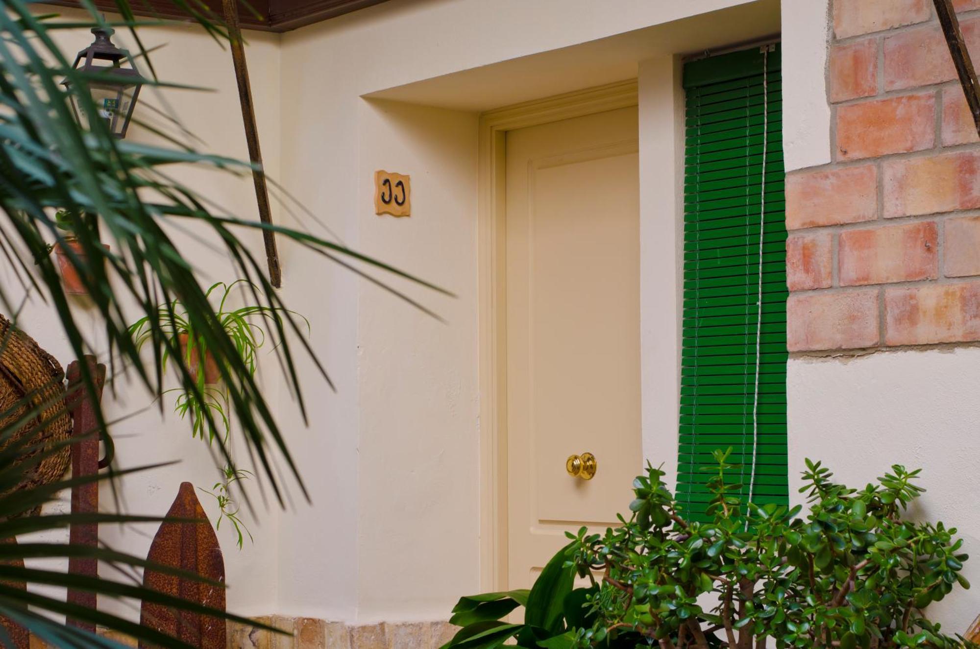 Hostal Sixto Рота Екстер'єр фото